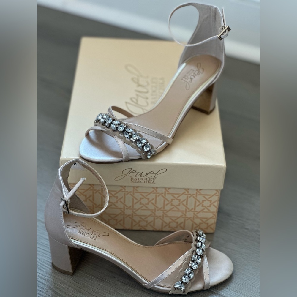 JEWEL BADGLEY MISCKA CHRISTEN SILLEA Women’s sz 5